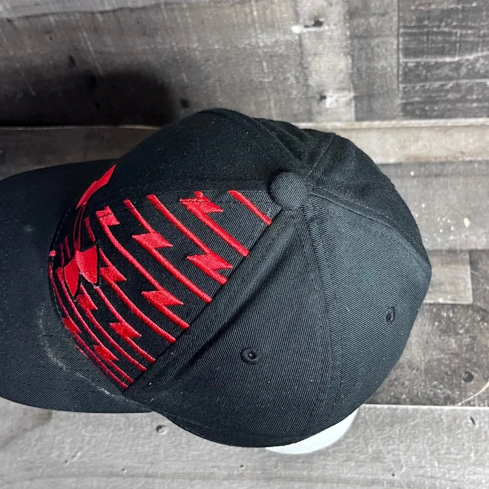 Under Armour Mens Black Red Lightning Bolt Logo Baseball Hat Cap Structured